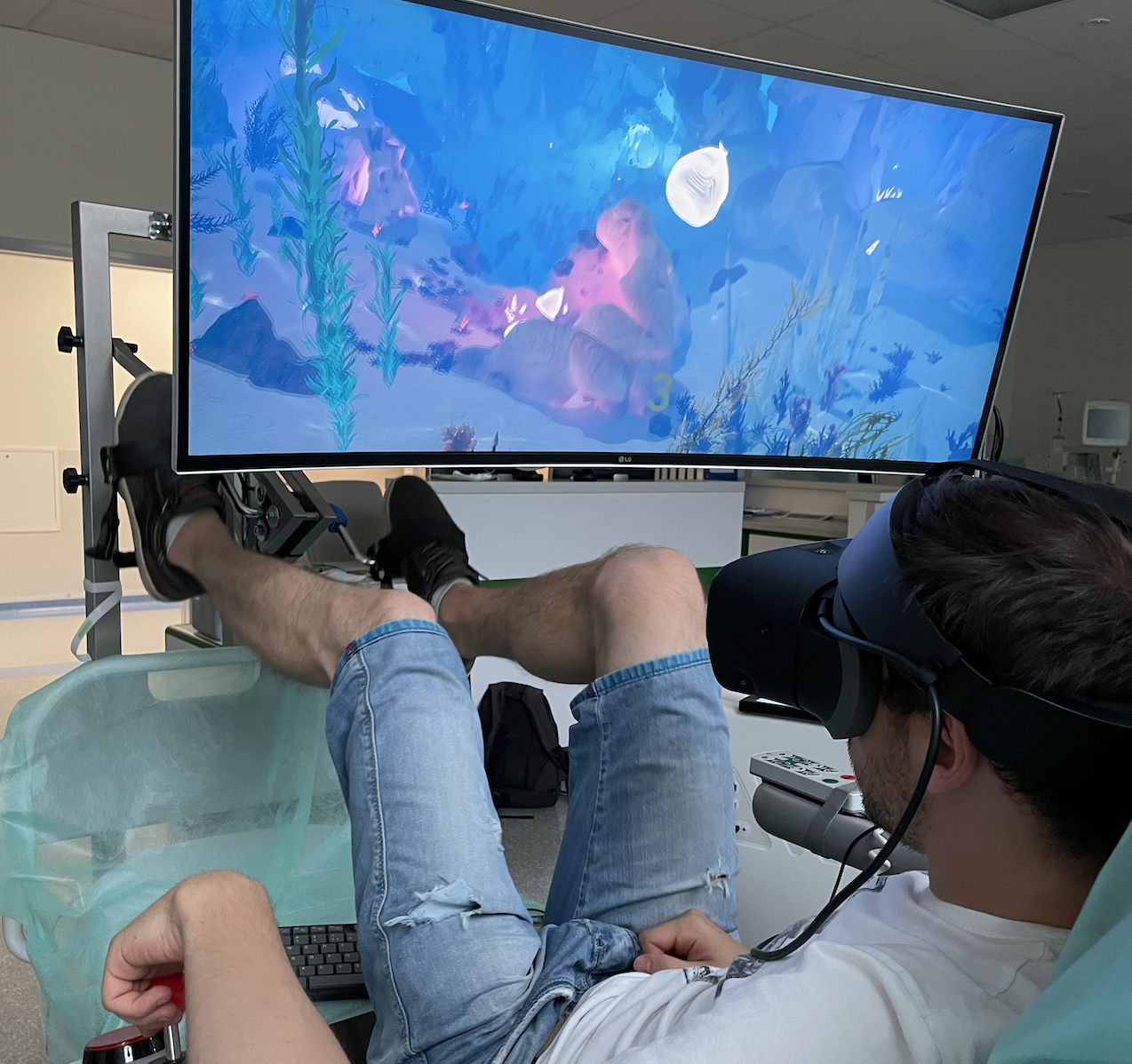 Zdjęcie wiodące projektu NefroVR: urządzenie do aktywizacji pacjenta podczas hemodializy.